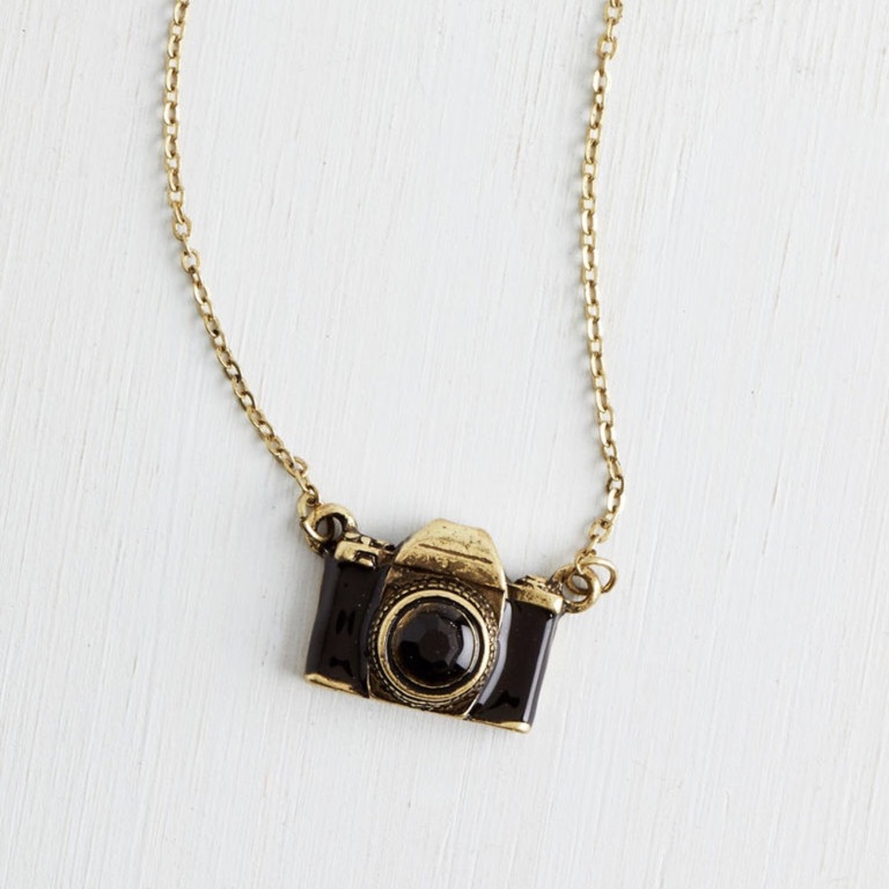 ✨FLASH SALE ✨ Modcloth Camera Necklace